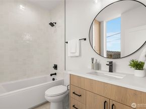 957 N 35th Street, Seattle WA 98103