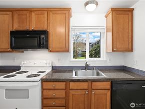 22612 6th Avenue S 15, Des Moines WA 98198