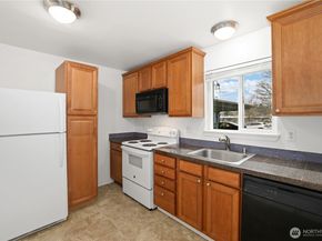 22612 6th Avenue S 15, Des Moines WA 98198