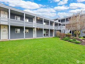 22612 6th Avenue S 15, Des Moines WA 98198