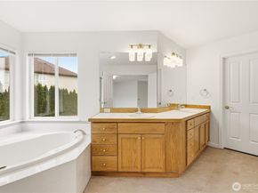 2005 NE 35th Place, Renton WA 98056