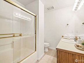 2005 NE 35th Place, Renton WA 98056