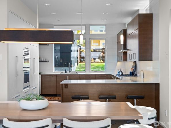 8244 2nd Avenue NE, Seattle WA 98115