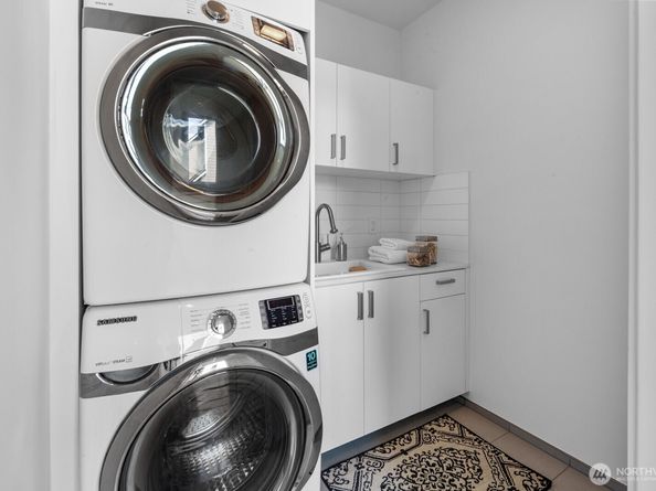 8244 2nd Avenue NE, Seattle WA 98115