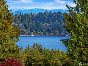 1083 Puget Drive E, Port Orchard WA 98366