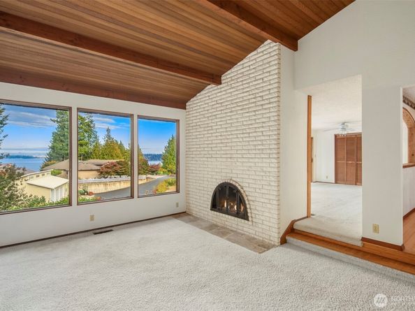 1083 Puget Drive E, Port Orchard WA 98366