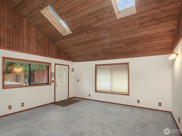 1083 Puget Drive E, Port Orchard WA 98366