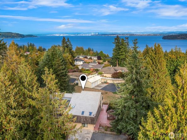 1083 Puget Drive E, Port Orchard WA 98366