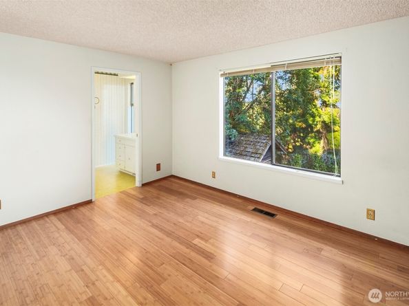 1083 Puget Drive E, Port Orchard WA 98366