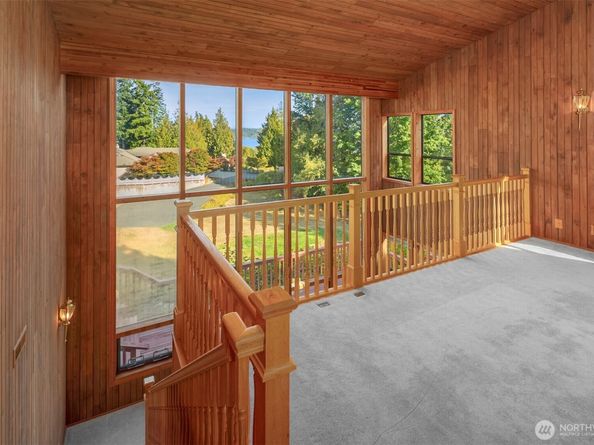 1083 Puget Drive E, Port Orchard WA 98366
