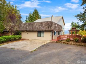 1083 Puget Drive E, Port Orchard WA 98366