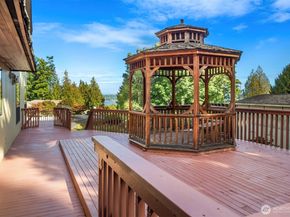 1083 Puget Drive E, Port Orchard WA 98366