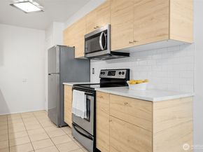 5620 200th Street SW A204, Lynnwood WA 98036