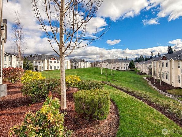 1855 Trossachs Boulevard SE 2402, Sammamish WA 98075