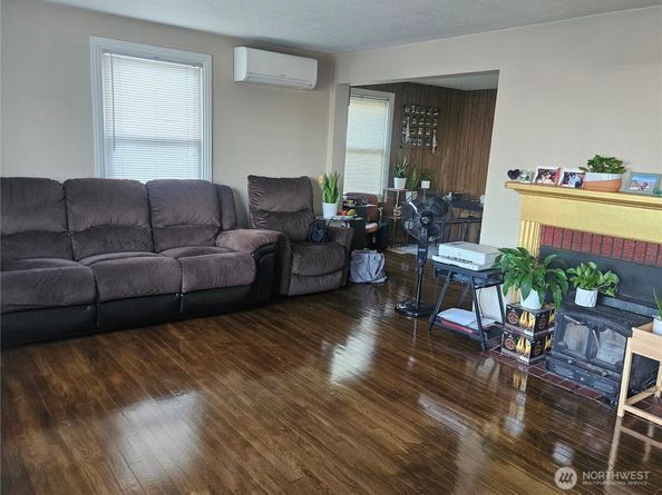 13727 37th Avenue S, Tukwila WA 98166