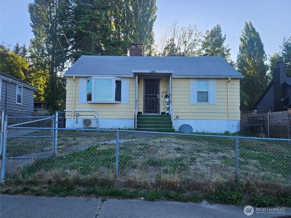 13727 37th Avenue S, Tukwila WA 98166