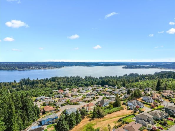 7836 Amethyst Loop NW, Silverdale WA 98383