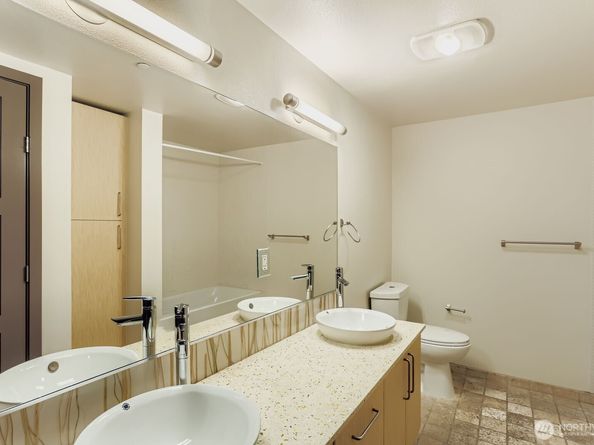 413 NE 70th Street 207, Seattle WA 98115