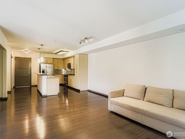 413 NE 70th Street 207, Seattle WA 98115