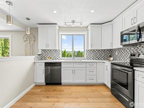 2500 171st Avenue SE, Bellevue WA 98008