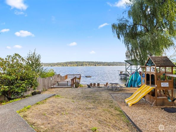 2500 171st Avenue SE, Bellevue WA 98008
