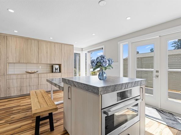 2500 171st Avenue SE, Bellevue WA 98008