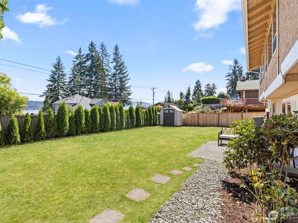 2500 171st Avenue SE, Bellevue WA 98008
