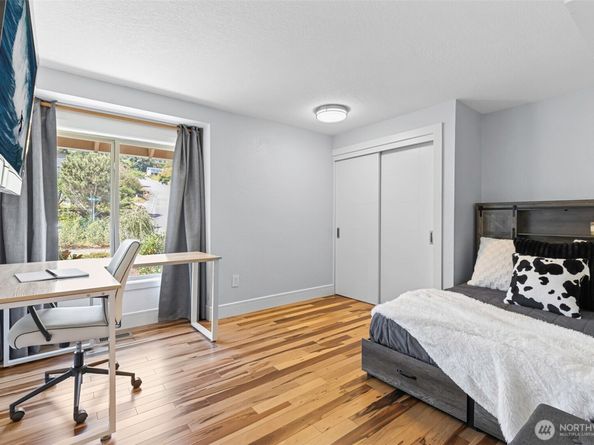 2500 171st Avenue SE, Bellevue WA 98008