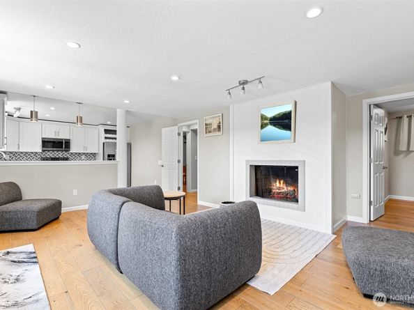 2500 171st Avenue SE, Bellevue WA 98008