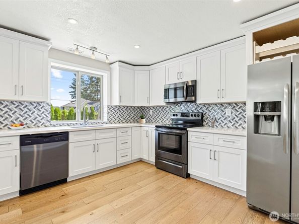 2500 171st Avenue SE, Bellevue WA 98008