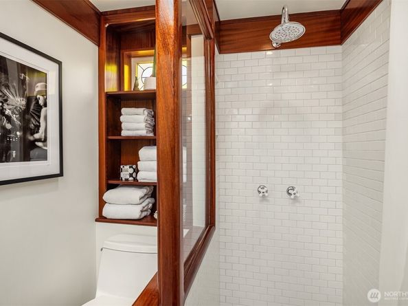 2401 N Northlake Way F5, Seattle WA 98103