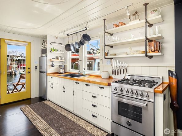 2401 N Northlake Way F5, Seattle WA 98103