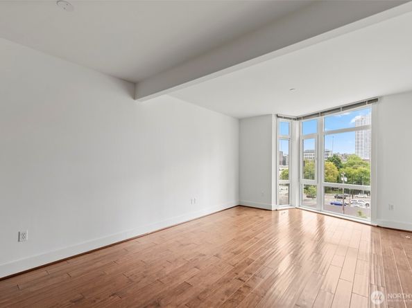 699 John St 517, Seattle WA 98109
