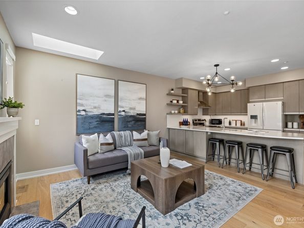 15606 134th Place NE 18B, Woodinville WA 98072