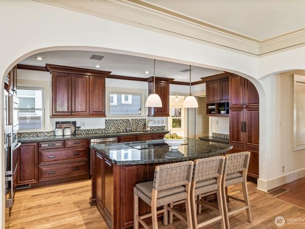 2531 1st Avenue N, Seattle WA 98109