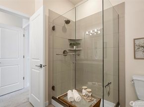 956 6th WALK NE, Issaquah WA 98029