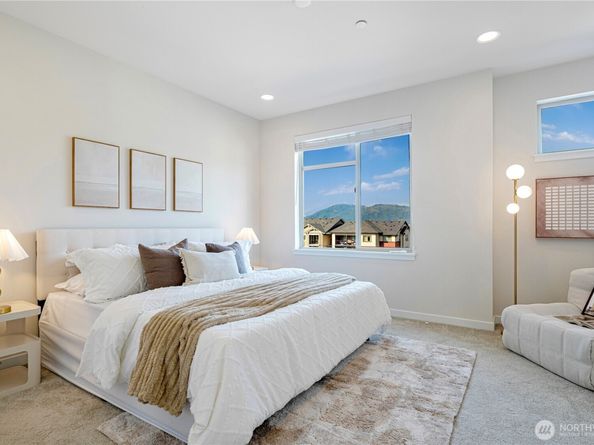 956 6th WALK NE, Issaquah WA 98029
