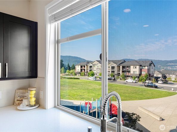 956 6th WALK NE, Issaquah WA 98029