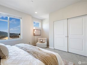 956 6th WALK NE, Issaquah WA 98029