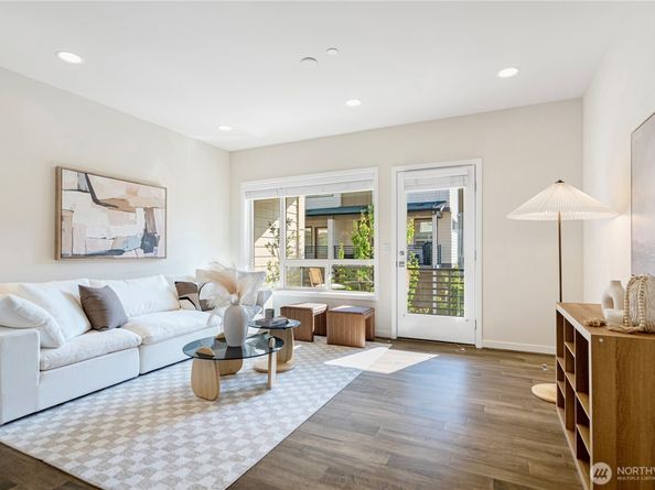 956 6th WALK NE, Issaquah WA 98029