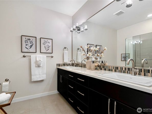 956 6th WALK NE, Issaquah WA 98029