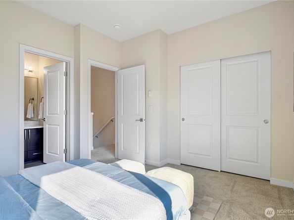 956 6th WALK NE, Issaquah WA 98029