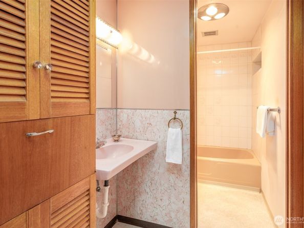 22617 Kingsbury Road SW, Vashon WA 98070