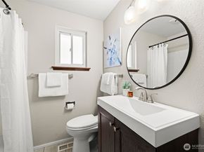 16014 16th Avenue SW, Burien WA 98166