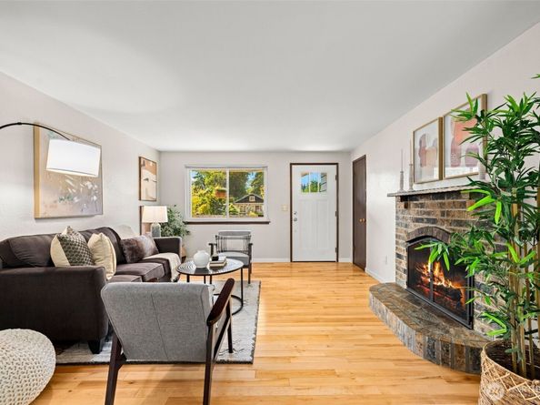 16014 16th Avenue SW, Burien WA 98166