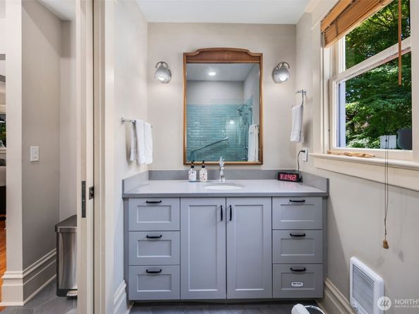503 12th Avenue E, Seattle WA 98102