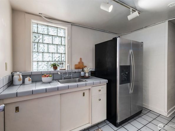 503 12th Avenue E, Seattle WA 98102
