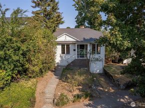 5412 Kensington Place N, Seattle WA 98103