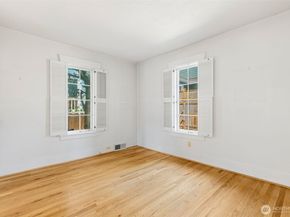 5412 Kensington Place N, Seattle WA 98103