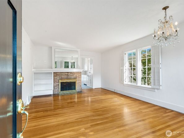 5412 Kensington Place N, Seattle WA 98103